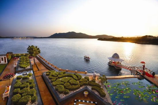 The Leela Palace à Udaipur:  Boat arrival