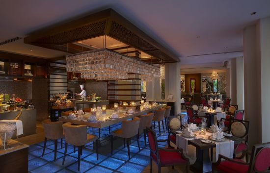 The Leela Palace à Udaipur:  Dining Room - International Cuisine Restaurant