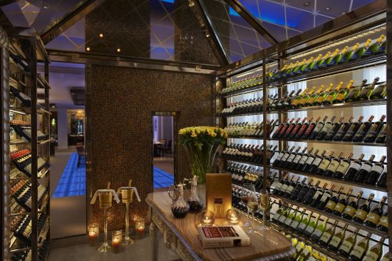 The Leela Palace à Udaipur:  Wine Cellar at The Dining Room
