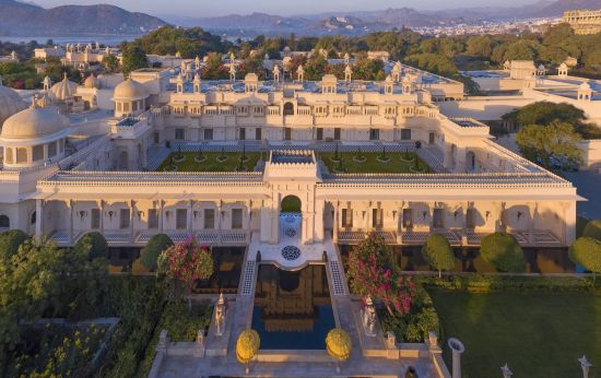 The Oberoi Udaivilas à Udaipur:  Aerial view in the morning