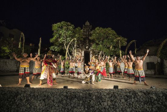 Nusa Dua Beach Hotel & Spa-Handwritten Collection in Südbali:  Kecak Dance at Budaya Culture Theatre