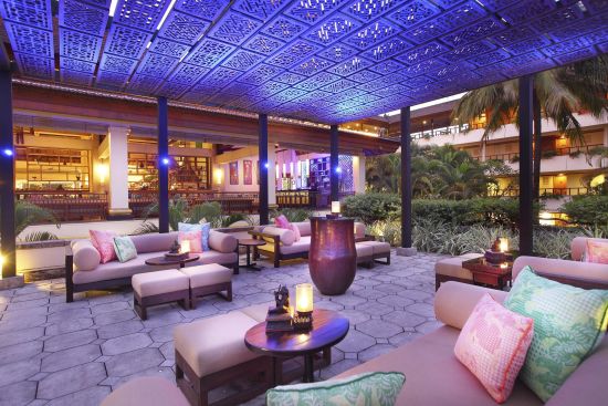 Nusa Dua Beach Hotel & Spa-Handwritten Collection in Südbali:  Lobby Bar