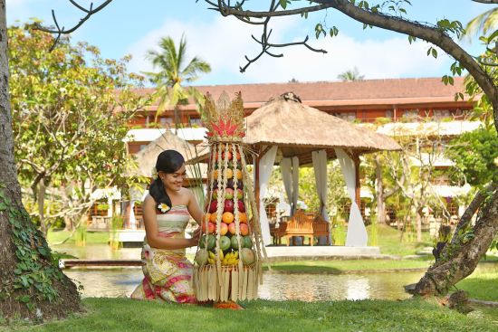 Nusa Dua Beach Hotel & Spa-Handwritten Collection in Südbali:  Balinese Offering