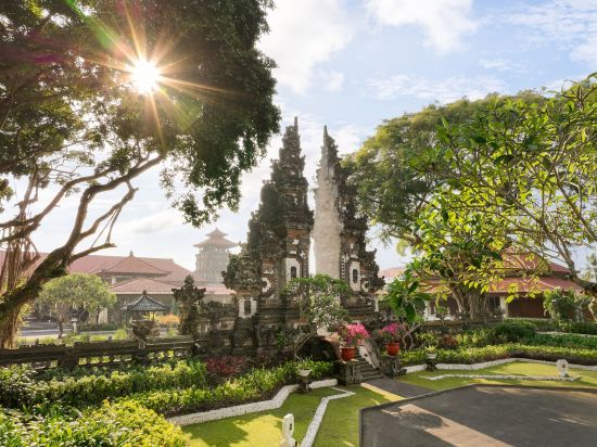 Nusa Dua Beach Hotel & Spa-Handwritten Collection in Südbali:  Candi Bentar