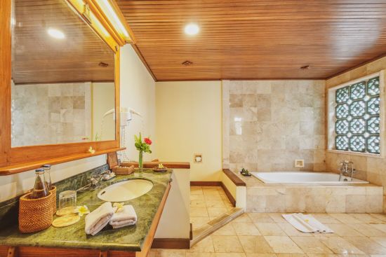 Puri Bagus Lovina in Nordbali:  Duplex Suite with Plunge Pool | Bathroom 