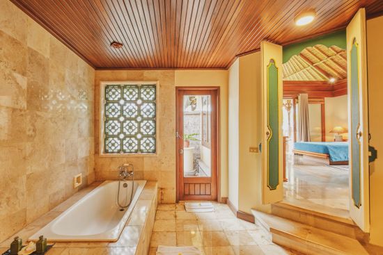Puri Bagus Lovina in Nordbali:  Duplex Suite with Plunge Pool | Bathroom