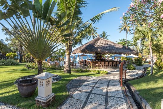 Siddhartha Oceanfront Resort & Spa in Ostbali:  Pool Bar