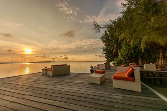 Kura Kura Resort à Karimunjawa:  beach: facilities: Sunset Lounge