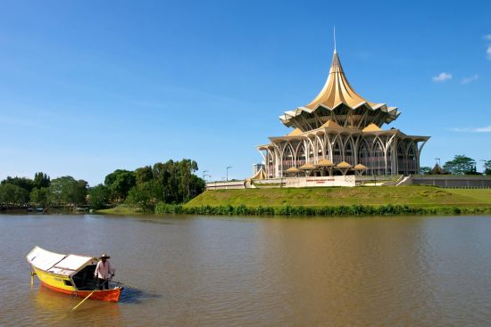 Tour de ville de Kuching: Kuching: Sarawak State Legislative Assembly (Dewan Undangan Negeri) building