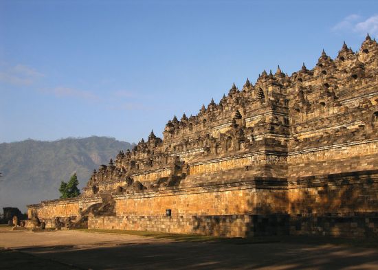 Sonnenaufgang beim Borobudur Tempel in Yogyakarta: Yogyakarta Borobudur