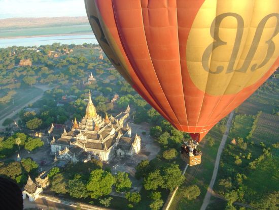Myanmar - Land der Tempel und Pagoden ab Yangon: Bagan: Balloons Over Bagan
