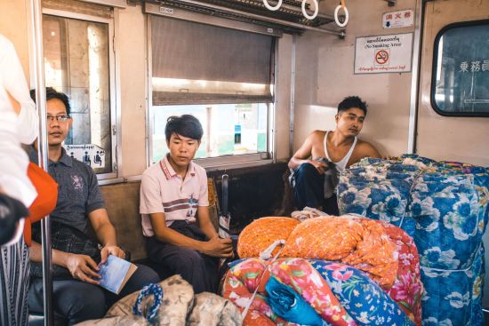 Im Pendlerzug durch Yangon: Circular Train Yangon