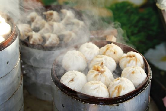 Hong Kongs Street Food : Street food booth selling Steamed Dumplings
