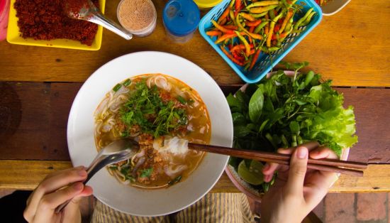 Découverte de l'art culinaire laotien à Vientiane: Laos Rice noodles with pork and chili paste