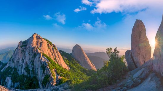 Randonnée sur le Bukhansan à Séoul: Sunrise over Bukhansan Mountain