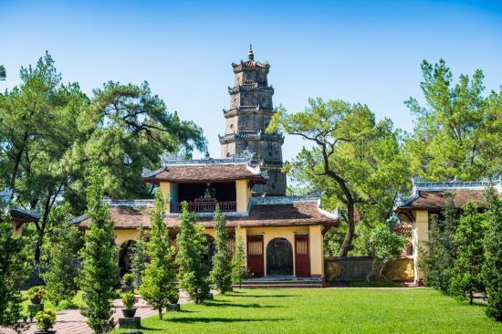 Le centre du Vietnam avec délectation de Hué: Hue: The Thien Mu Pagoda is ancient pagoda