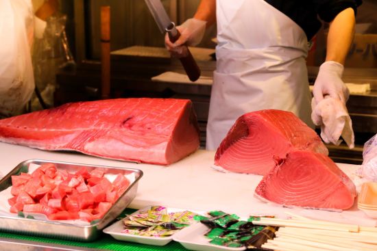Tokio auf zwei Rädern entdecken: Fresh Seafood at Tsukiji Fish Market