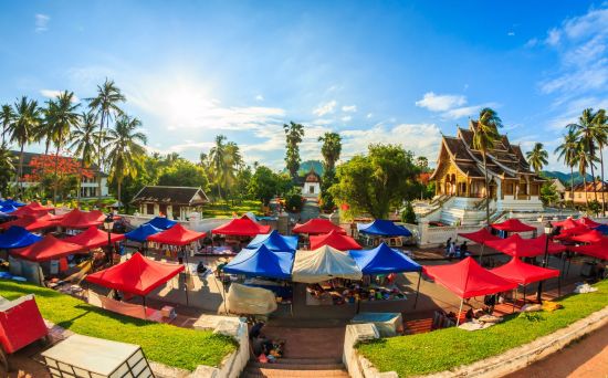 Tuk Tuk Stadtrundfahrt und Kuang Si Wasserfälle in Luang Prabang: Luang Prabang Royal Palace Museum