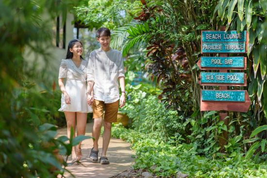 Paradise Beach Resort in Ko Samui:  Walkway