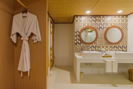 Paradise Beach Resort in Ko Samui:  Deluxe Villa | Bathroom