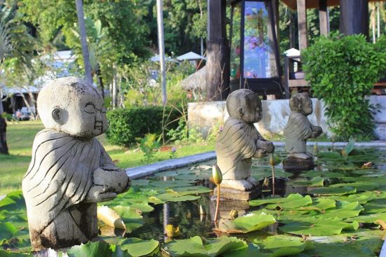 Thanya Resort in Ko Ngai:  Garden Detail