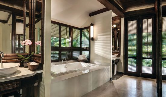 Rayavadee in Krabi:  Family Villa with Pool | Master Bathroom