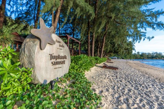 Tup Kaek Sunset Beach Resort in Krabi:  Beach