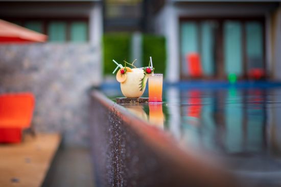 Tup Kaek Sunset Beach Resort in Krabi:  Pool Bar