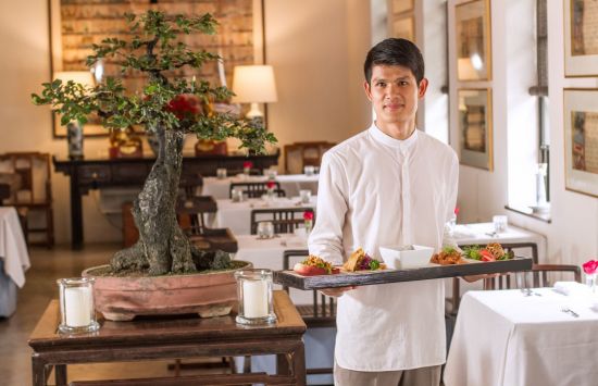 Rachamankha à Chiang Mai:  The Restaurant with Waiter