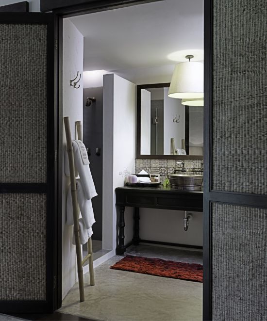 Tamarind Village in Chiang Mai:  Lanna | Lanna Deluxe | Bathroom