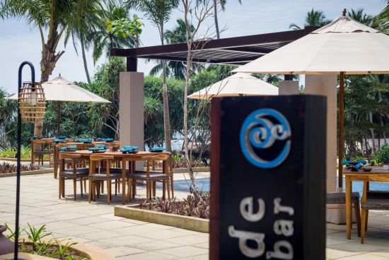 Anantara Peace Haven Tangalle Resort:  Pool Side Bar