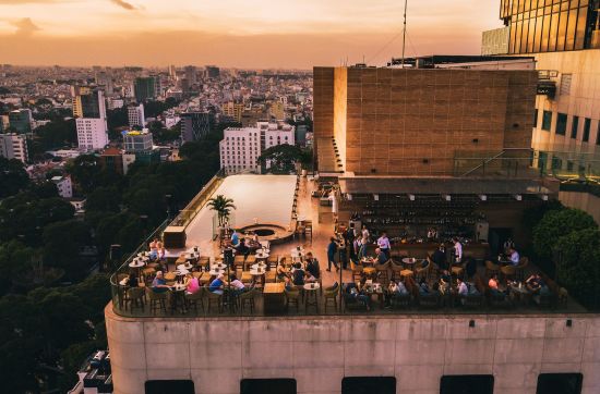 Hôtel des Arts Saigon: rooftop bar