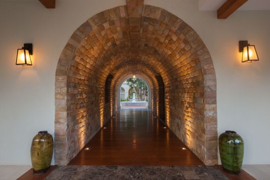 Sanctum Inle Resort à Lac Inle:  arch lighted
