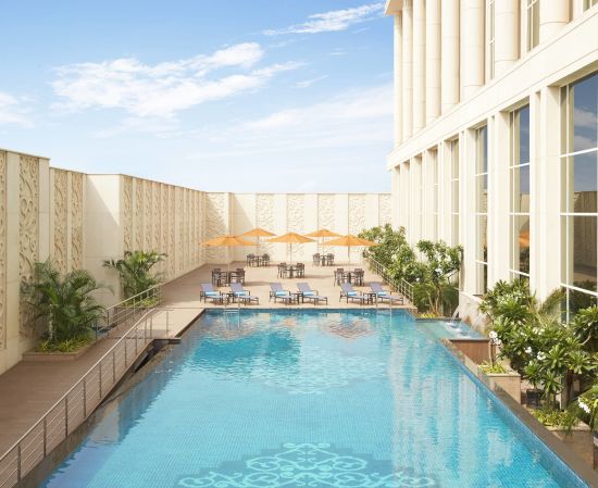 Taj Santacruz à Mumbai:  Pool