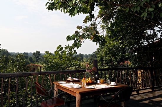 Samode Safari Lodge in Bandhavgarh: f&b: