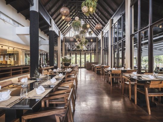 Anantara Mai Khao Phuket Villas:  Restaurant La Sala | Indoor