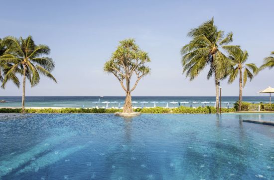 Katathani Phuket Beach Resort:  Beach Club Pool