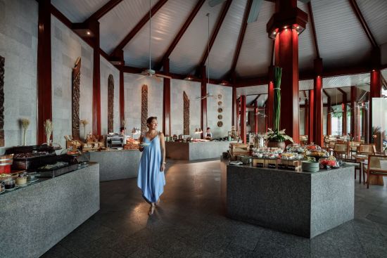 The Surin Phuket:  Lomtalay Restaurant