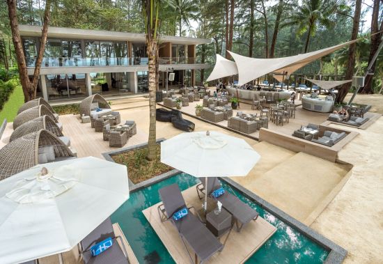 Twinpalms Surin Phuket Resort:  Beach Lounge