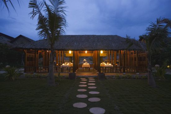 Pilgrimage Village à Hué:  Pool house