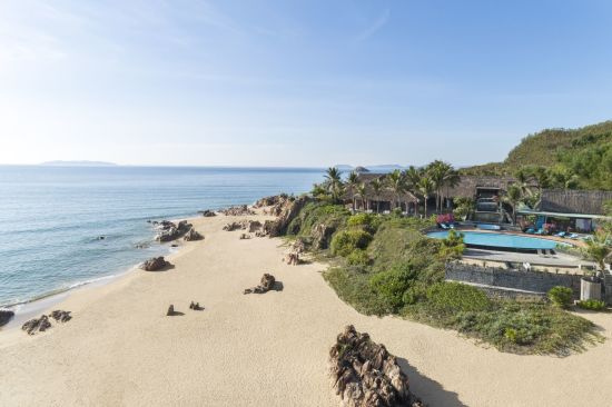 Avani Quy Nhon Resort:  beautiful beach in front of the resort