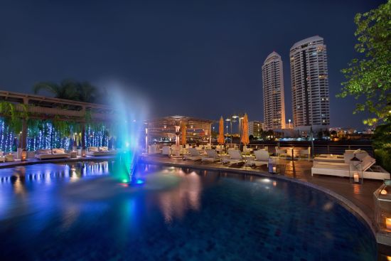 Riva Surya à Bangkok:  Pool with a view