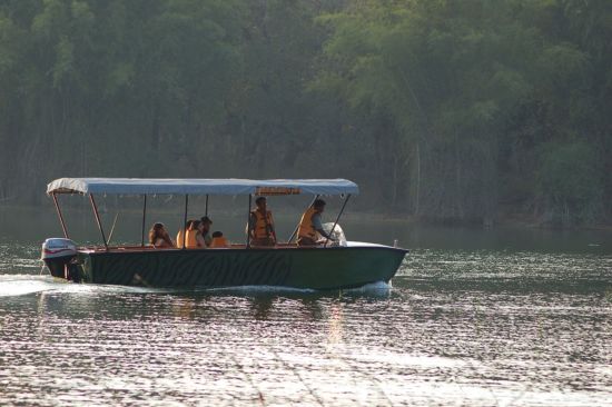 Evolve Back Kuruba Safari Lodge à Parc national de Nagarhole:  Boat Safari