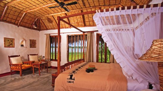 Evolve Back Kuruba Safari Lodge in Nagarhole Nationalpark:  Pool Hut | Bedroom