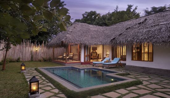 Evolve Back Kuruba Safari Lodge à Parc national de Nagarhole:  Pool Hut | courtyard