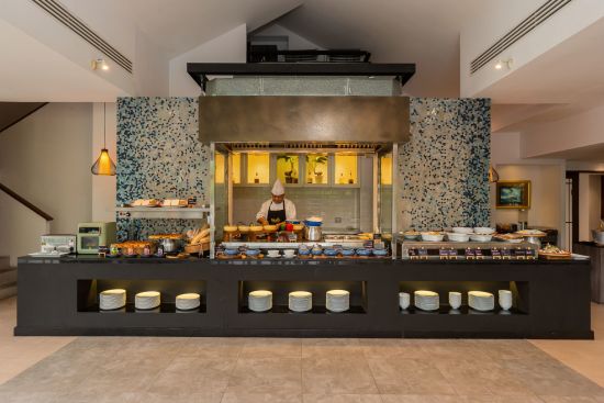 Dewa Phuket Resort & Villas:  Terrace Grill Breakfast Live Station
