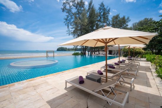 Twin Lotus Resort & Spa in Ko Lanta:  Beachfront Pool