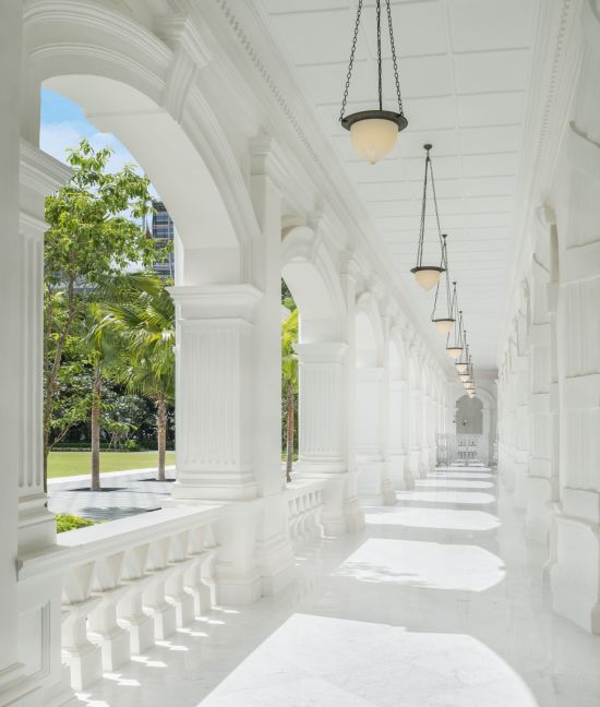 Raffles Singapore in Singapur:  Colonnade Walkway