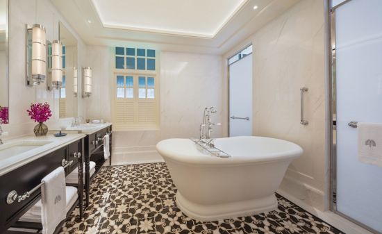 Raffles Singapore in Singapur:  Palm Court Suite | Bathroom