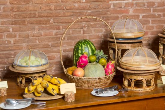 The Hotel @ Tharabar Gate à Bagan:  Tropical Garden Restaurant | Buffet